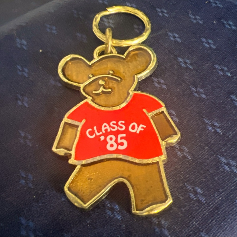 Class Of ‘85 Teddy Bear Vintage Metal Keychain Key Ring